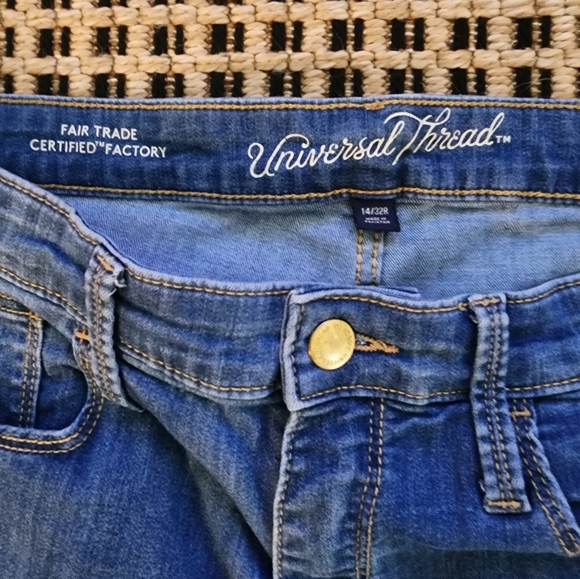 Universal Thread Jeans - Picture 2 of 2